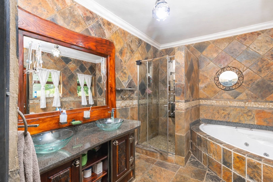 5 Bedroom Property for Sale in Melodie North West